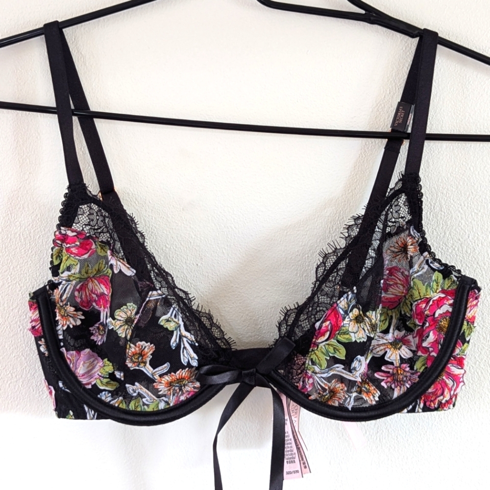 Victoria's Secret 32D Underwire Lace Bra